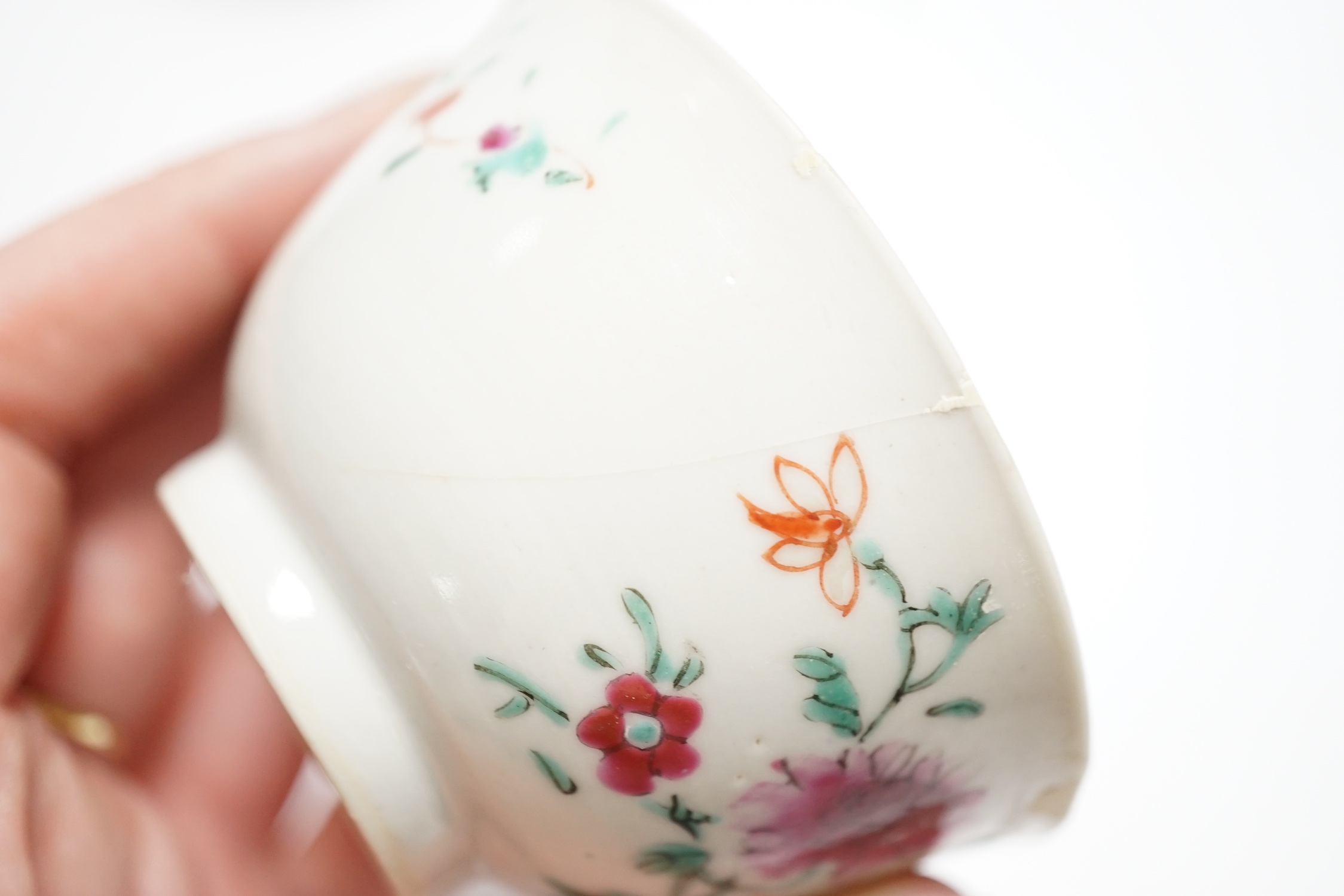 A Chinese Canton enamel tea bowl and cover, and a porcelain tea bowl, largest 8cm high